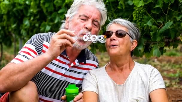 Kaukasische Mooie Senior Ouder Paar Samen Eeuwig Leven Spelen Met — Stockvideo