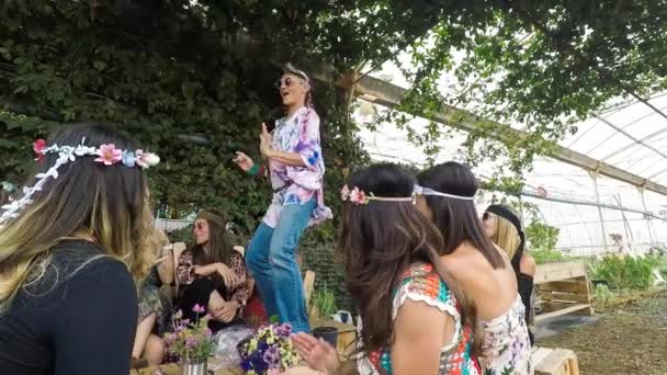 Grupo Livre Hippy Rebelde Estilo Alternativo Mulheres Jovens Juntos Dançando — Vídeo de Stock