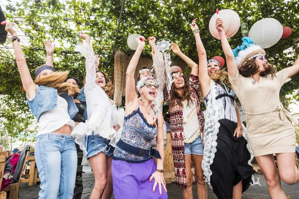 Groep Gekke Vrouwen Gemengd Leeftijden Van Jonge Tot Oude Plezier — Stockfoto