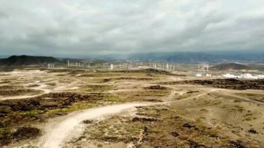 Lanzarote la geria bağında Kanarya Adaları'nda siyah volkanik toprak