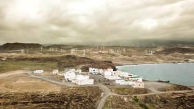 Lanzarote la geria bağında Kanarya Adaları'nda siyah volkanik toprak