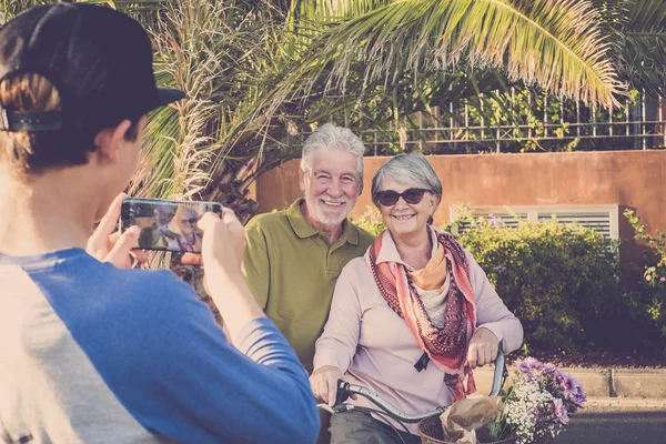 Teenager Nephew Take Picture Using Smartphone His Grandfathers Happy Posing — Stock Photo, Image