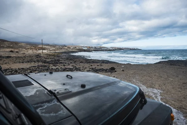 Voiture Garée Près Côte Dans Journée Vacances Bleu Couleurs Fond — Photo