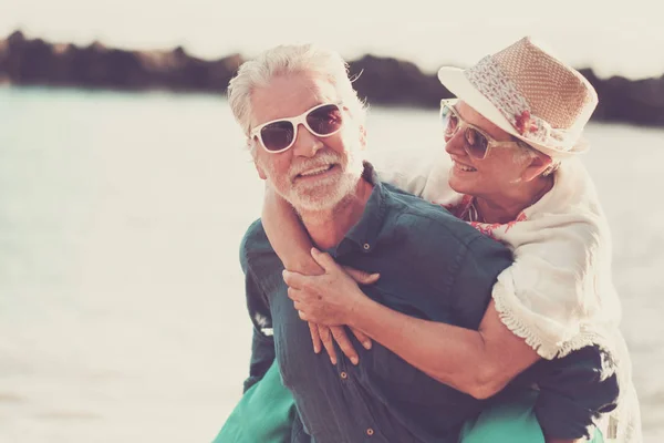 사람과 활동을 영원히 해변에서 남자와 성인에 라이프 스타일 — 스톡 사진