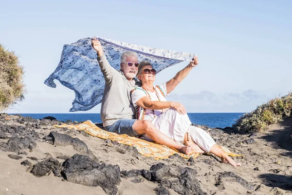 Senioren Glückliches Paar Genießen Freizeit Freien Zusammen Strand Mit Ozean — Stockfoto