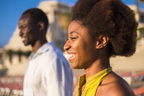 Belo Retrato Sorriu Bela Raça Negra Modelo Africano Sorrindo Sol — Fotografia de Stock