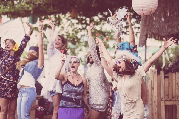 Группа Сумасшедших Женщин Хиппи Стиле Платье Вечеринке — стоковое фото