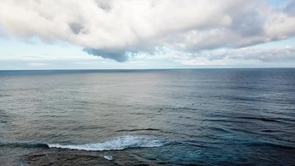 海面波浪在白天的水面观 — 图库视频影像