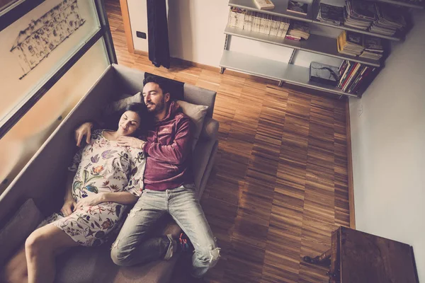 Young Couple Lying Sofa While Waiting New Baby Coming Pregnant — Stock Photo, Image