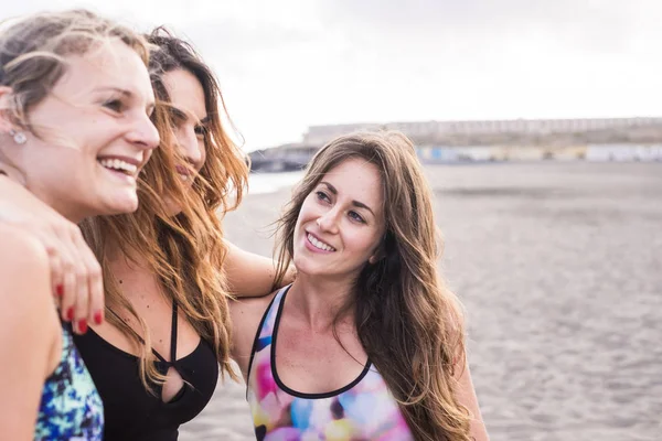 Groupe Jeunes Belles Femmes Après Une Activité Loisirs Plein Air — Photo