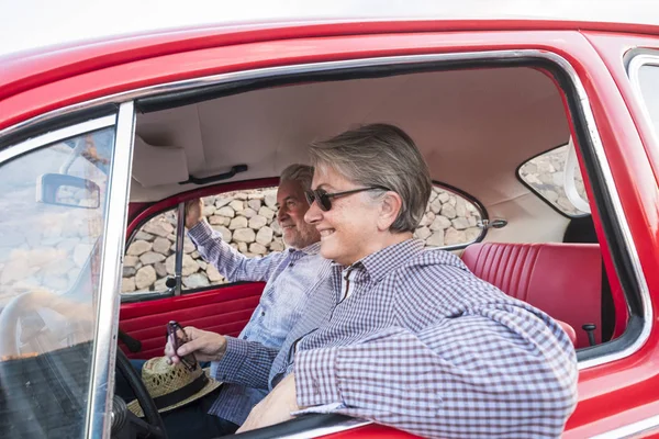 Elderly Senior Couple Driving Vintage Red Car Vacation — Stock Photo, Image
