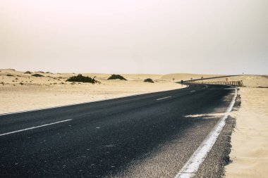 uzun yol asfalt yol orta Vadisi tepeler ve dağlar