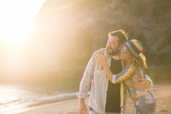 Paar Romantische Zarte Momente Meer Vor Sonnenuntergang — Stockfoto