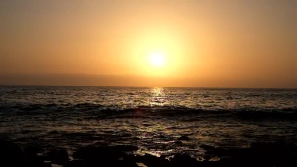 Vagues Mer Plage Sur Fond Coucher Soleil — Video