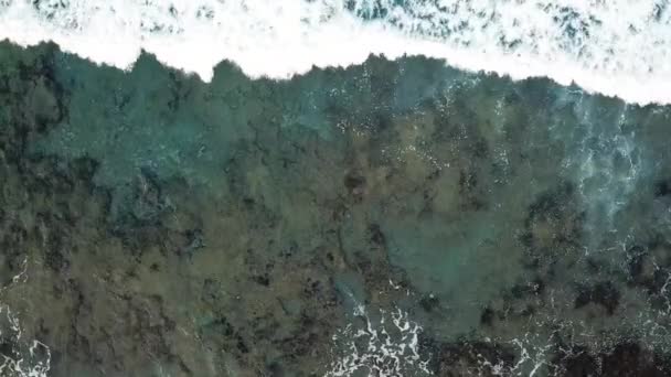 Vista Dall Alto Della Superficie Dell Acqua Con Onde Marine — Video Stock