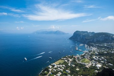 deniz manzaralı Vesuvius vulcan ve campania cliff İtalya'nın Napoli tekne gezisi
