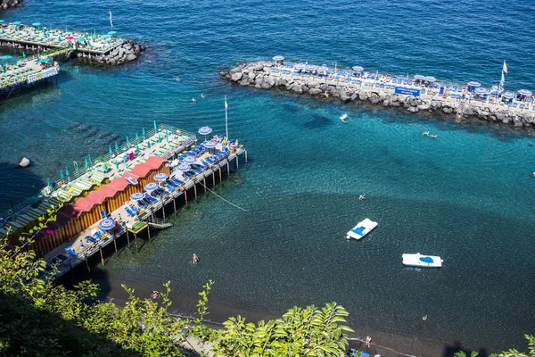 Bovenaanzicht Van Piers Met Toeristen Sorrento — Stockfoto