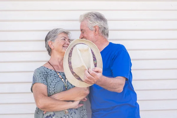 Glückliches Seniorenpaar Lachte Sommertag Umarmt — Stockfoto