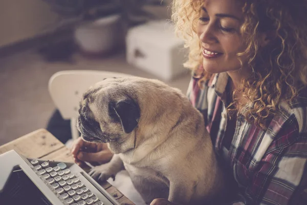 Close Portrait Woman Smiling Trying Writing While Dog Sitting Her — Stock Photo, Image