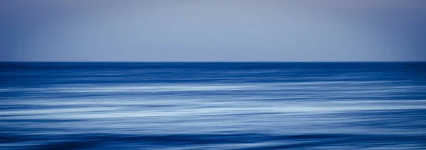 Rozciągnięte Ocean Niebieski Wody Długich Ekspozycji Ruchem — Zdjęcie stockowe