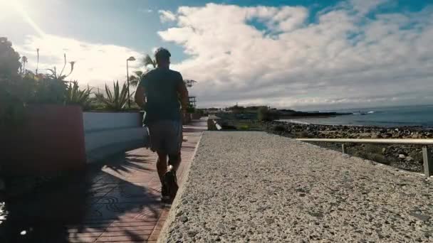 上午跑步的男子 户外运动活动 — 图库视频影像