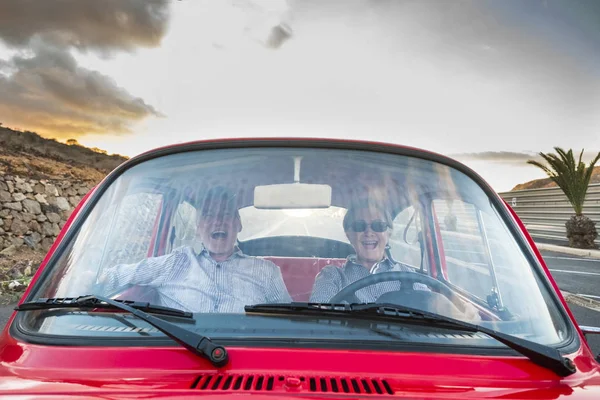 Elderly Senior Couple Driving Vintage Red Car Vacation — Stock Photo, Image