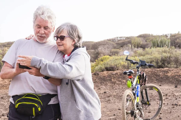 Adult Senior Couple Mountain Bikes Doing Healthy Sport Outdoor Leisure — Stock Photo, Image