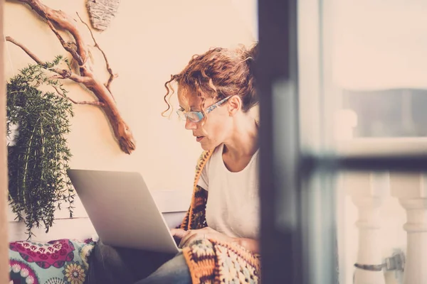 Woman Working Laptop Computer Home — Stock Photo, Image