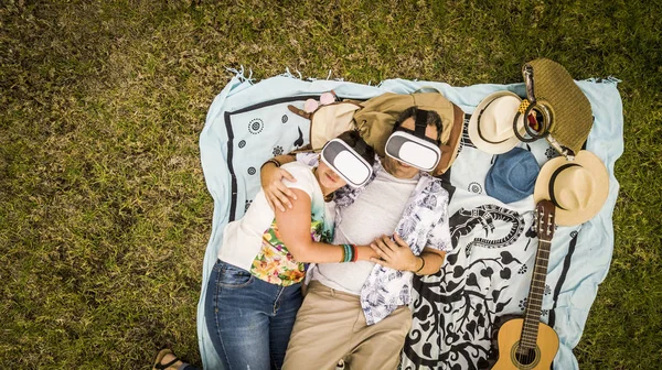 Couple Lying Plaid Park While Man Using Virtual Reality Goggles — Stock Photo, Image