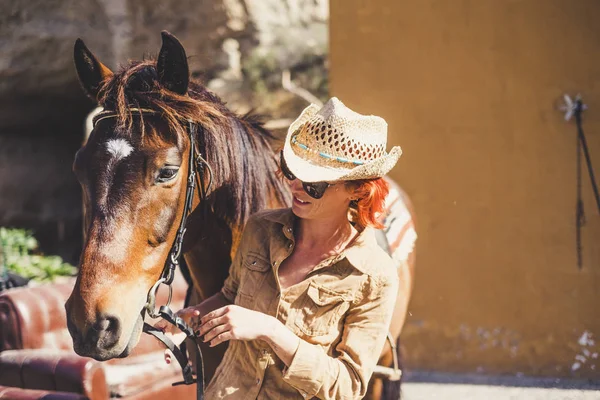 Love Horse Animal Pet Therapy Red Hair Young Pretty Woman — Stock Photo, Image