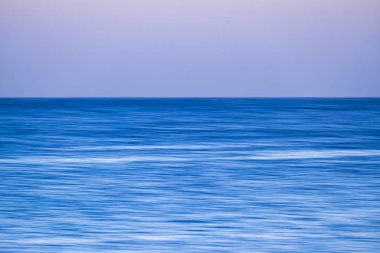 Hareket uzun pozlama okyanus deniz suyu sanatsal görünümü 