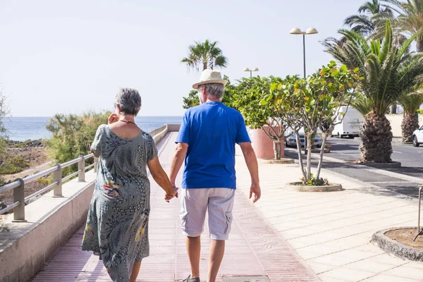 Seniorenpaar Genießt Sonnigen Tag Freien — Stockfoto