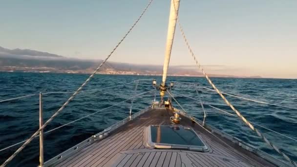 Konzept Des Segelns Mit Dem Segelboot Ausflugsfahrt Für Den Urlaub — Stockvideo