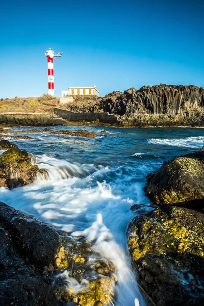 Beautiful Scenic Landscape Classic Lighthouse Coast Blue Ocean Blue Sky — Stock Photo, Image