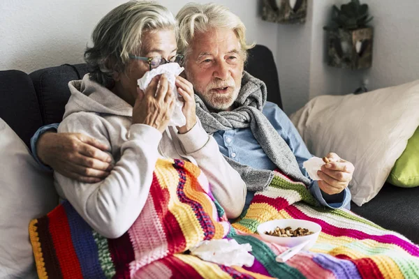 Couple Old Aged Senior People Home Seasonal Winter Cold Illness — Stock Photo, Image