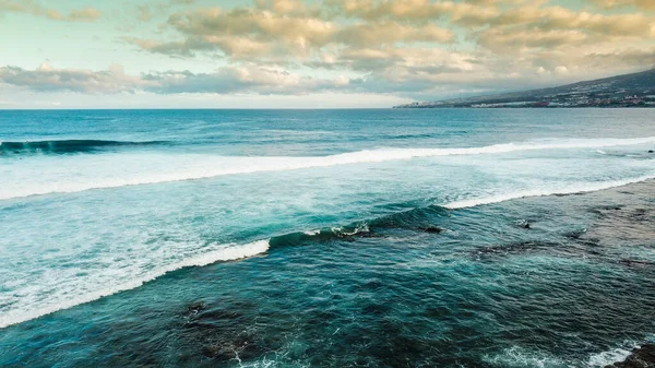 Aerial Oceanand Coastline View Sea Water Surf Waves Sky Clouds — Stock Photo, Image