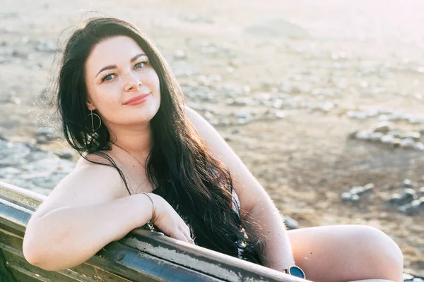 Portrait Beautiful Young Woman Sitting Bench Outdoors — Stock Photo, Image