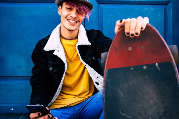 Portrait Happy Cheerful Young Alternative Teenager Boy Skateboard Cellular Phone — Stock Photo, Image