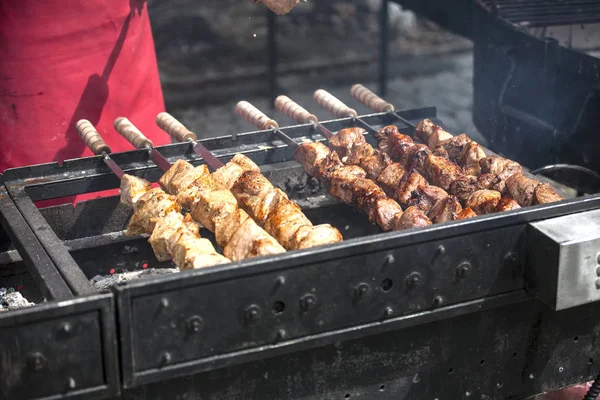 Şiş Üzerinde Sokak Gıda Kızarmış Domuz Doğu Mutfağı Yemek Izgara — Stok fotoğraf