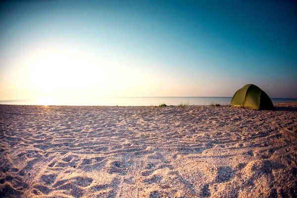 Tenda Verde Praia Pôr Sol Costa Mar Acampar Costa Oceano — Fotografia de Stock