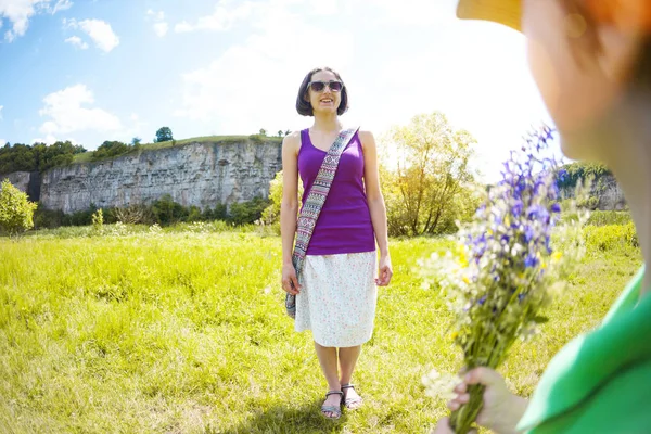 Boy Gives His Mother Bouquet Wild Flowers Woman Walking Her — Stock Photo, Image