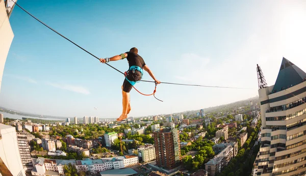 Man Sitting Line Stretched Two Buildings Extreme Entertainment Fear Heights — Stock Photo, Image