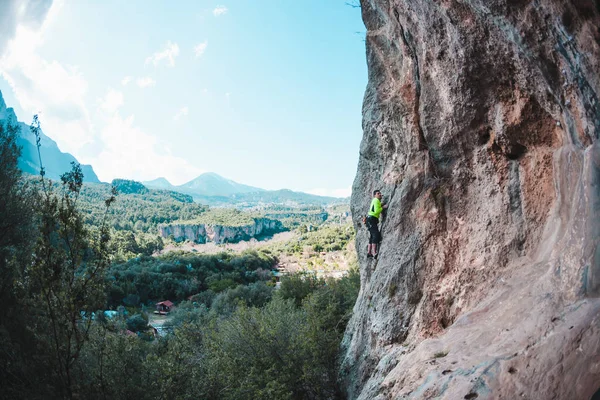 Man Climbs Rock Climbing Nature Fitness Outdoors Active Lifestyle Extreme — Stock Photo, Image