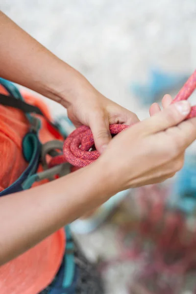 Climber Knits Knot Woman Prepares Climb Climbing Route Insurance Safety — Stock Photo, Image