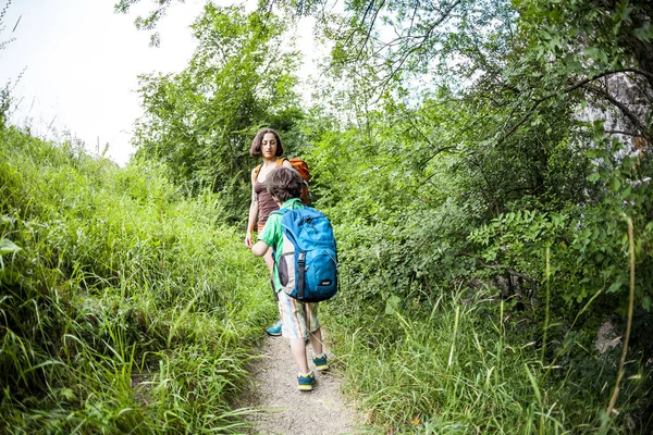 Travel Woods Child Boy His Mother Walk Forest Path Hike — Stock Photo, Image