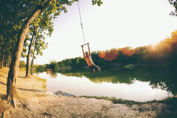 Άλμα Από Bungee Άλμα Στο Νερό — Φωτογραφία Αρχείου