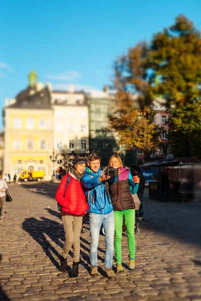 Friends Take Selfie Three Friends Walking Beautiful Old Town Travel — Stock Photo, Image