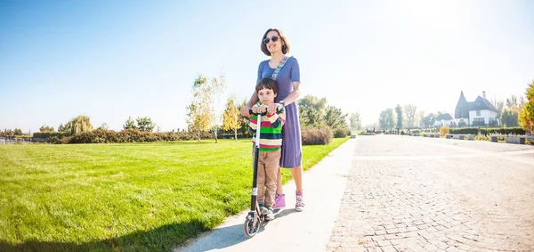Boy His Mother Rides Scooter Child Spends Time Parent Park — Stock Photo, Image