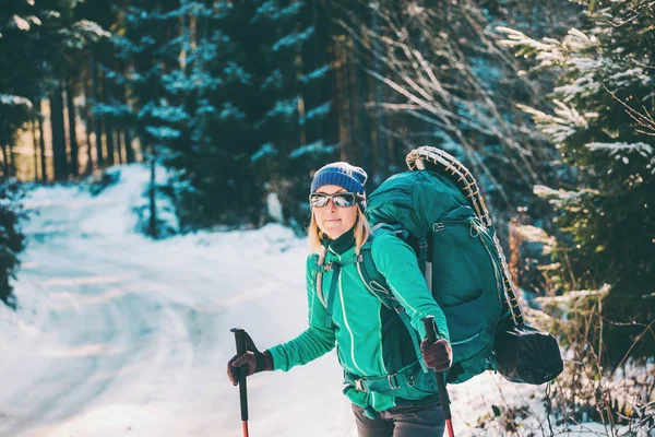 Woman Backpack Snowshoes Winter Mountains Travel Scenic Places Portrait Blonde — Stock Photo, Image