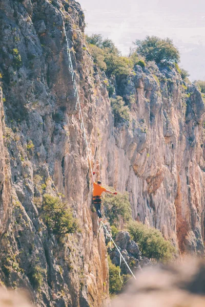 Highline in the mountains. — Stock Photo, Image